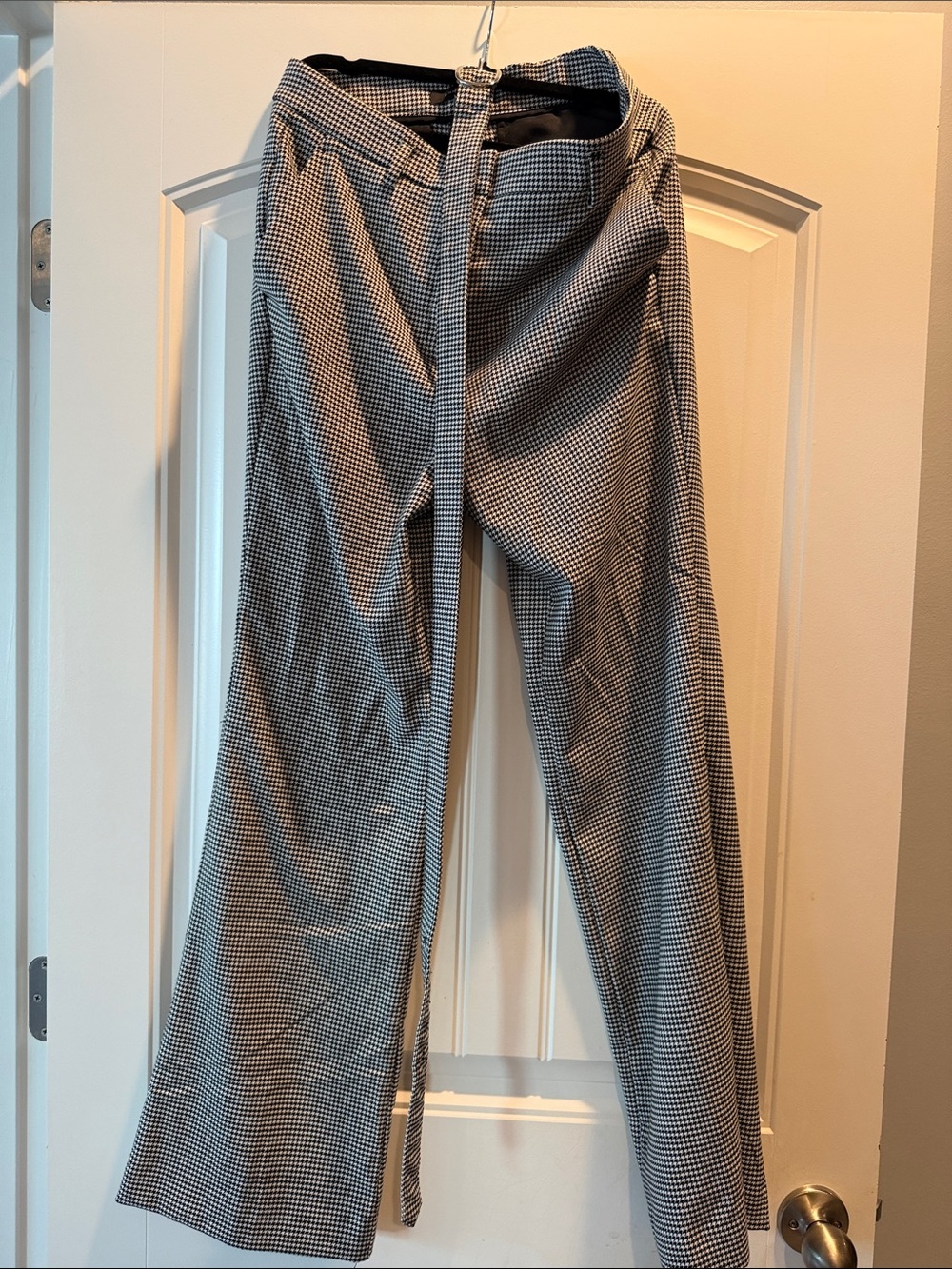 Ann Taylor and women’s pants with belt. Classic Houndstooth- Black/White
